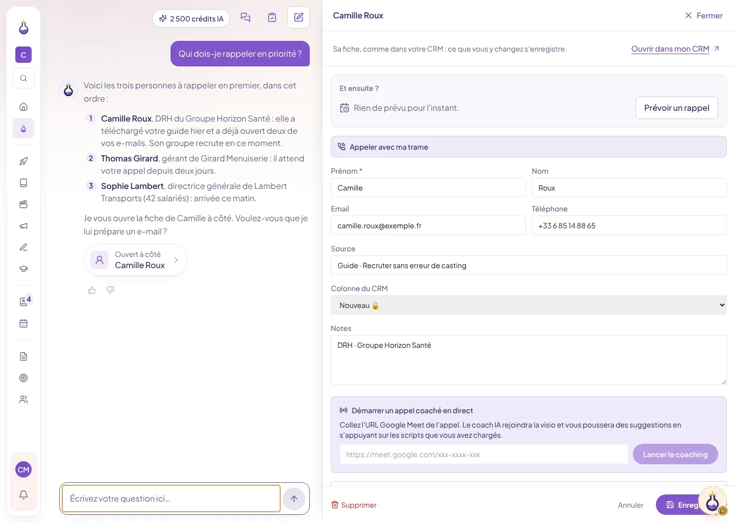 La fiche d’un prospect ouverte à côté de la conversation avec l’agent IA
